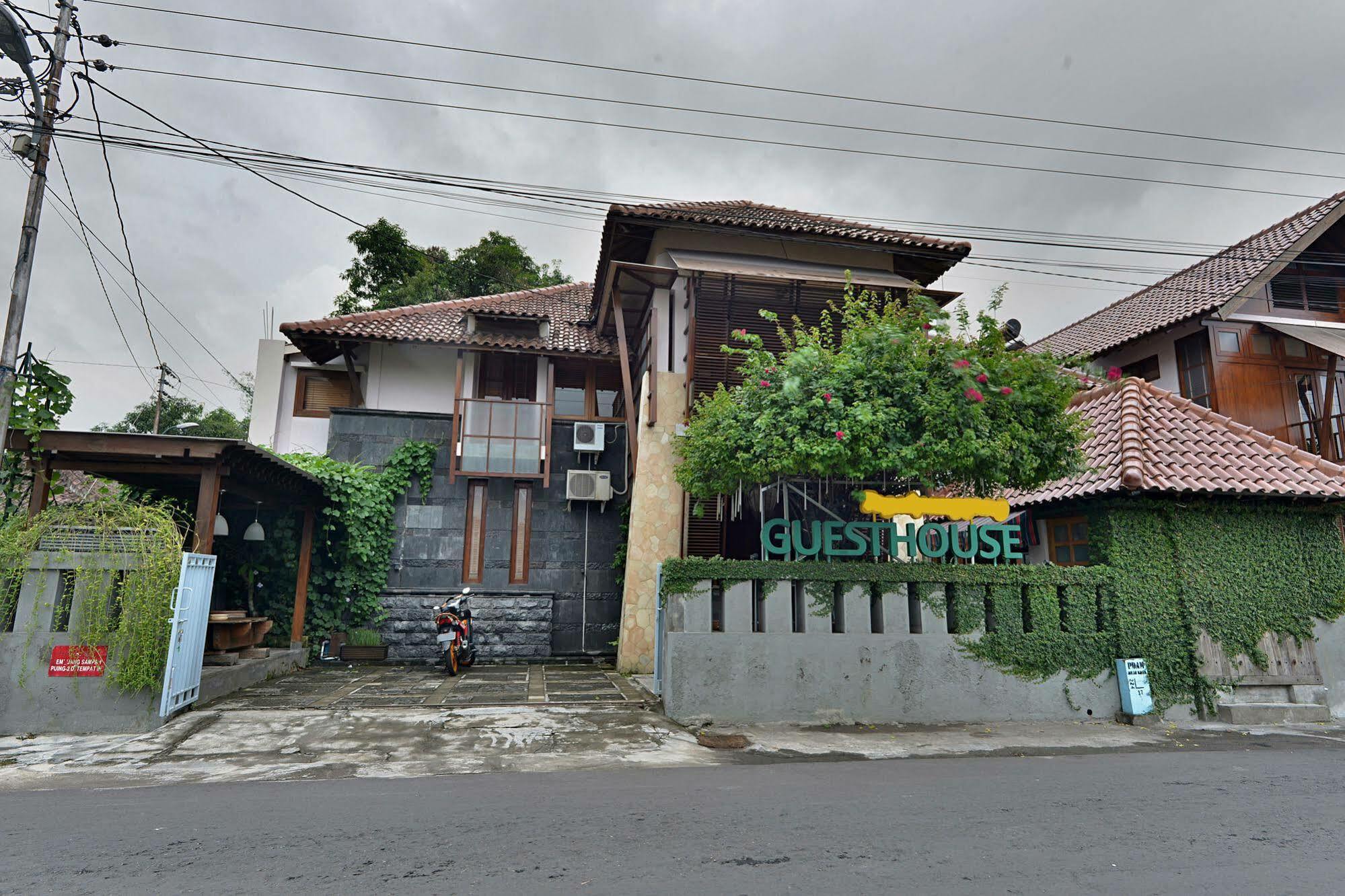 Tegal Panggung Guest House Yogyakarta Exterior photo