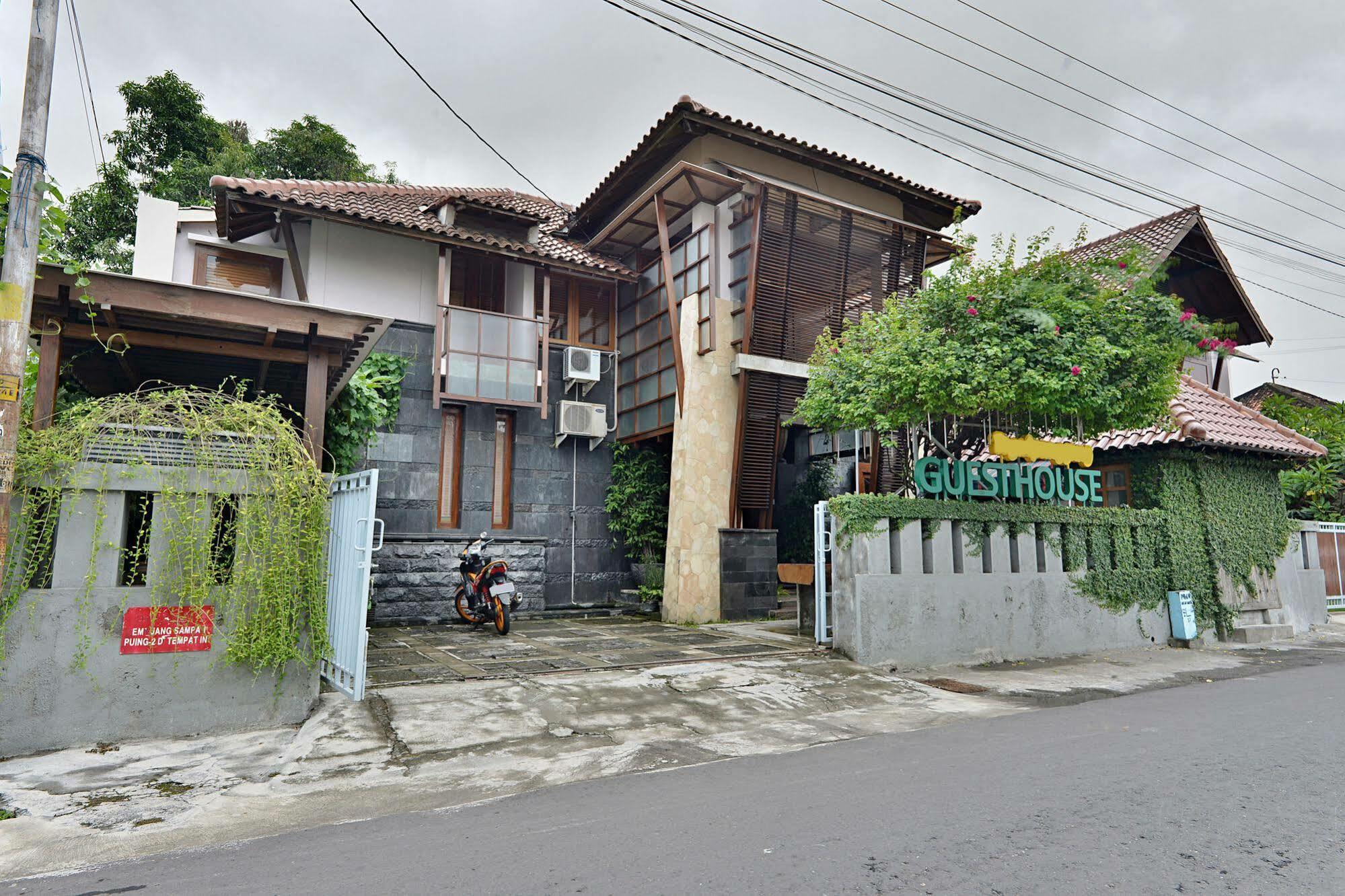 Tegal Panggung Guest House Yogyakarta Exterior photo